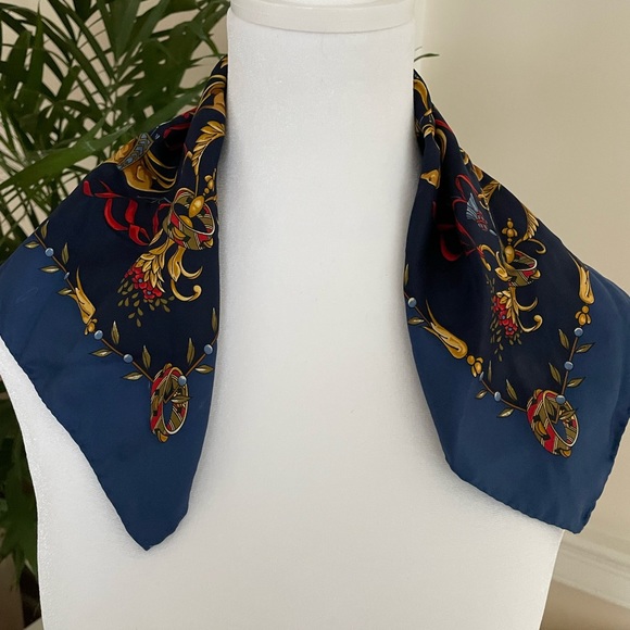 Authentic SALVATORE FERRAGAMO Scarf Silk - Picture 2 of 4